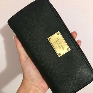 Michael Kors Zip Wallet